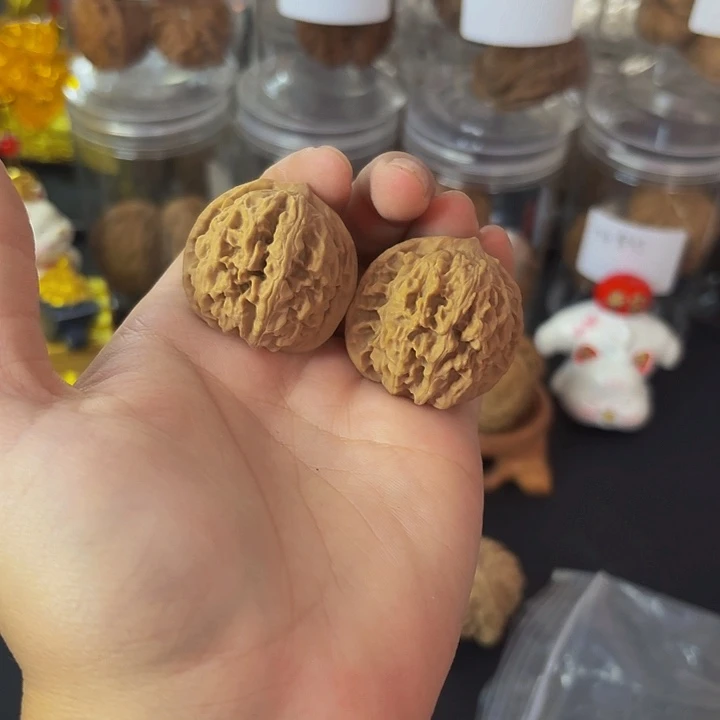 核桃野生龙胆文玩核桃