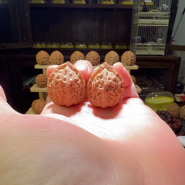 把件文玩核桃龙纹鸡心