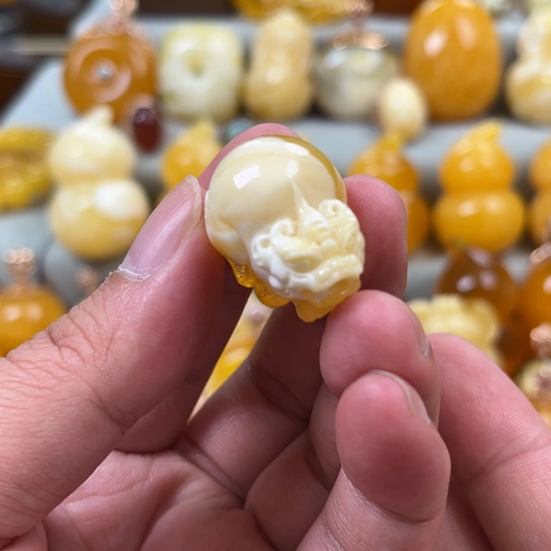 蜜蜡未镶嵌珠宝奇石