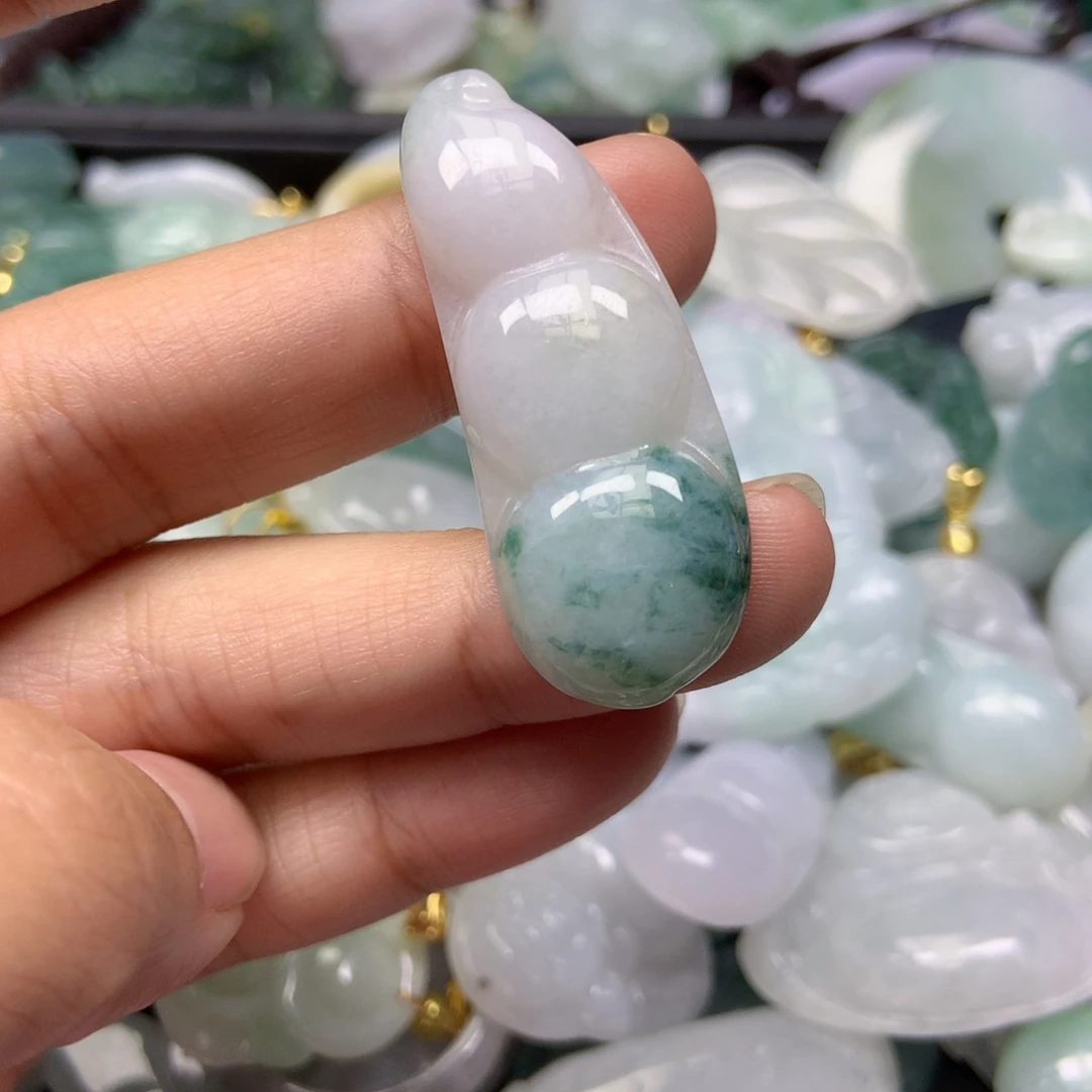 翡翠颈饰未镶嵌天然翡翠