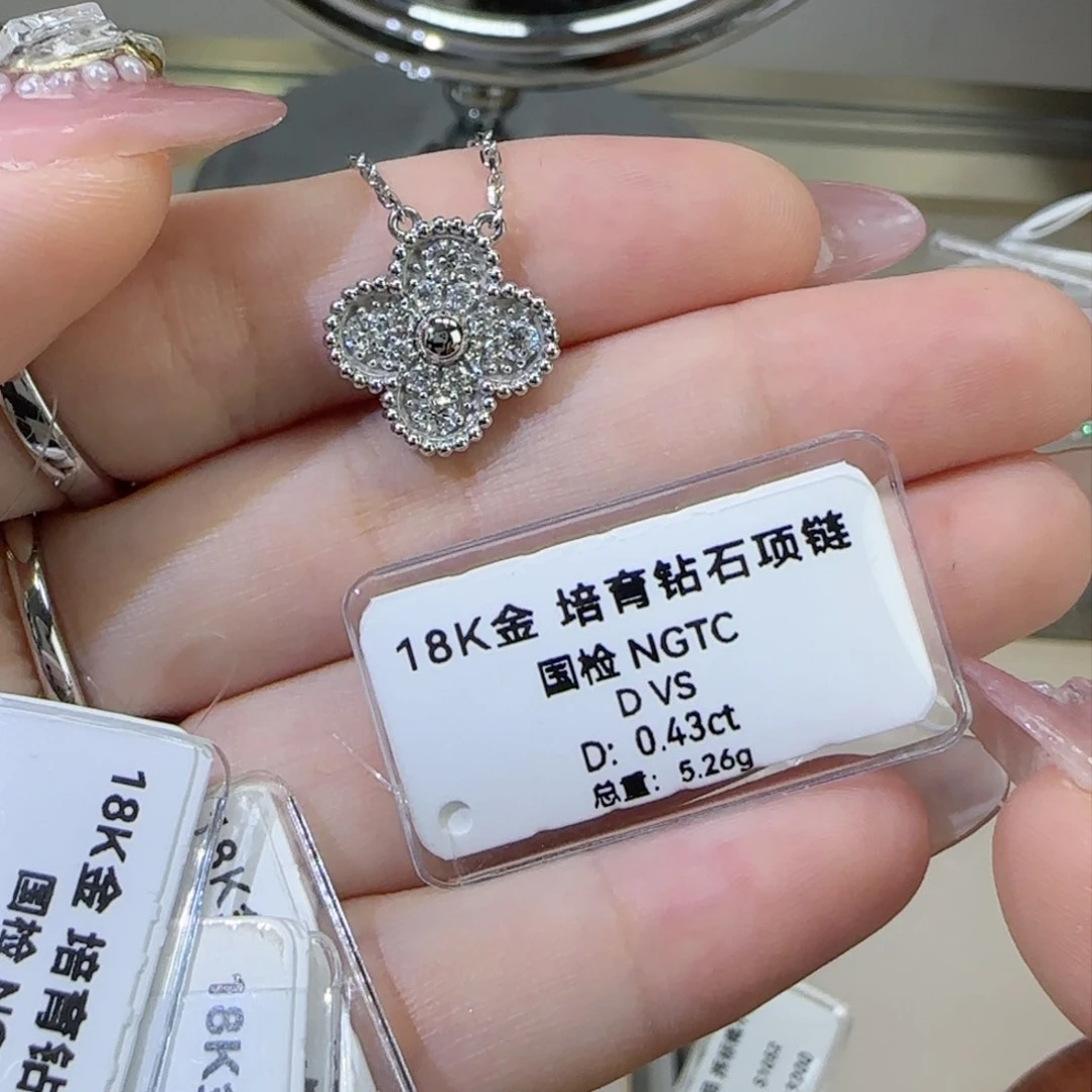 实验室培育钻石18K金镶嵌小**宝四叶草项链