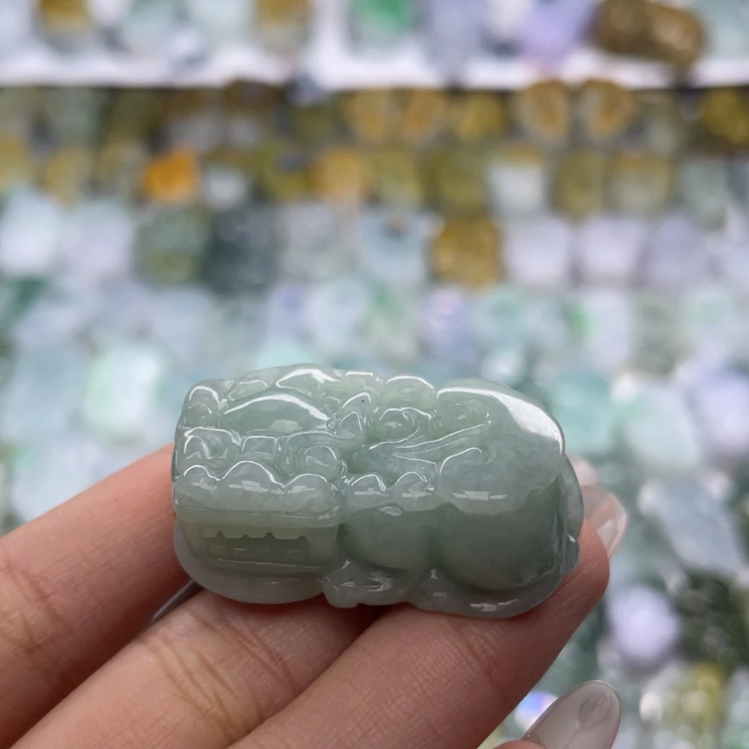 翡翠未镶嵌颈饰貔貅