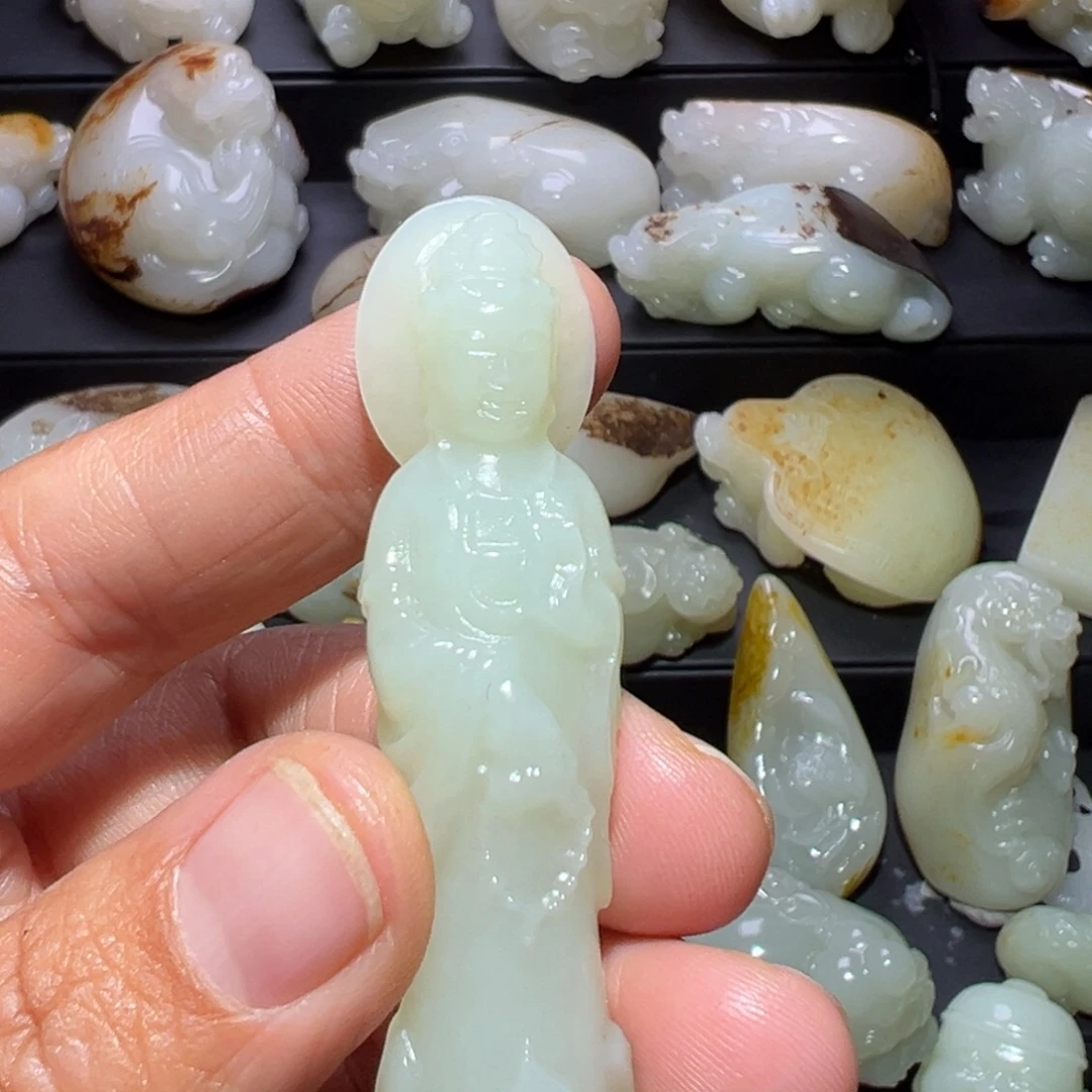 康***装和田玉未镶嵌颈饰