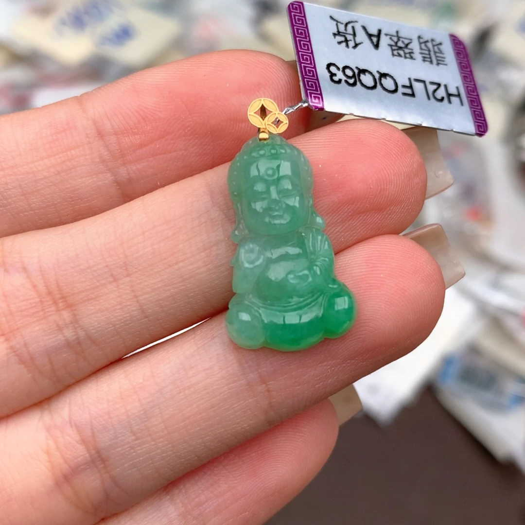 18K金镶嵌挂件翡翠