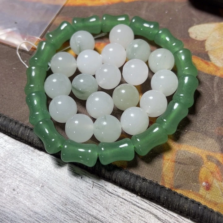 人***恩石英质玉未镶嵌颈饰