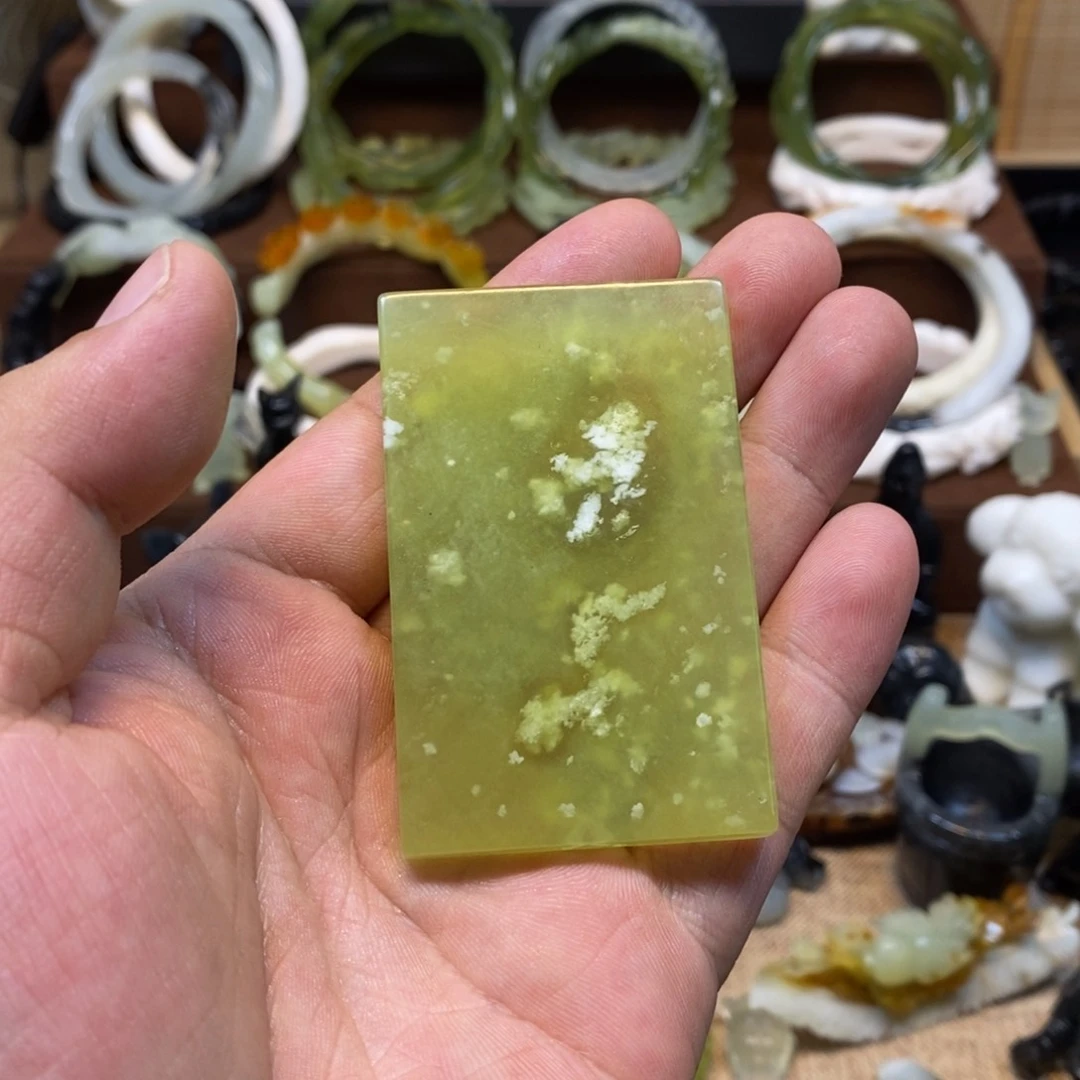 蛇纹石玉吊坠(赠链)未镶嵌