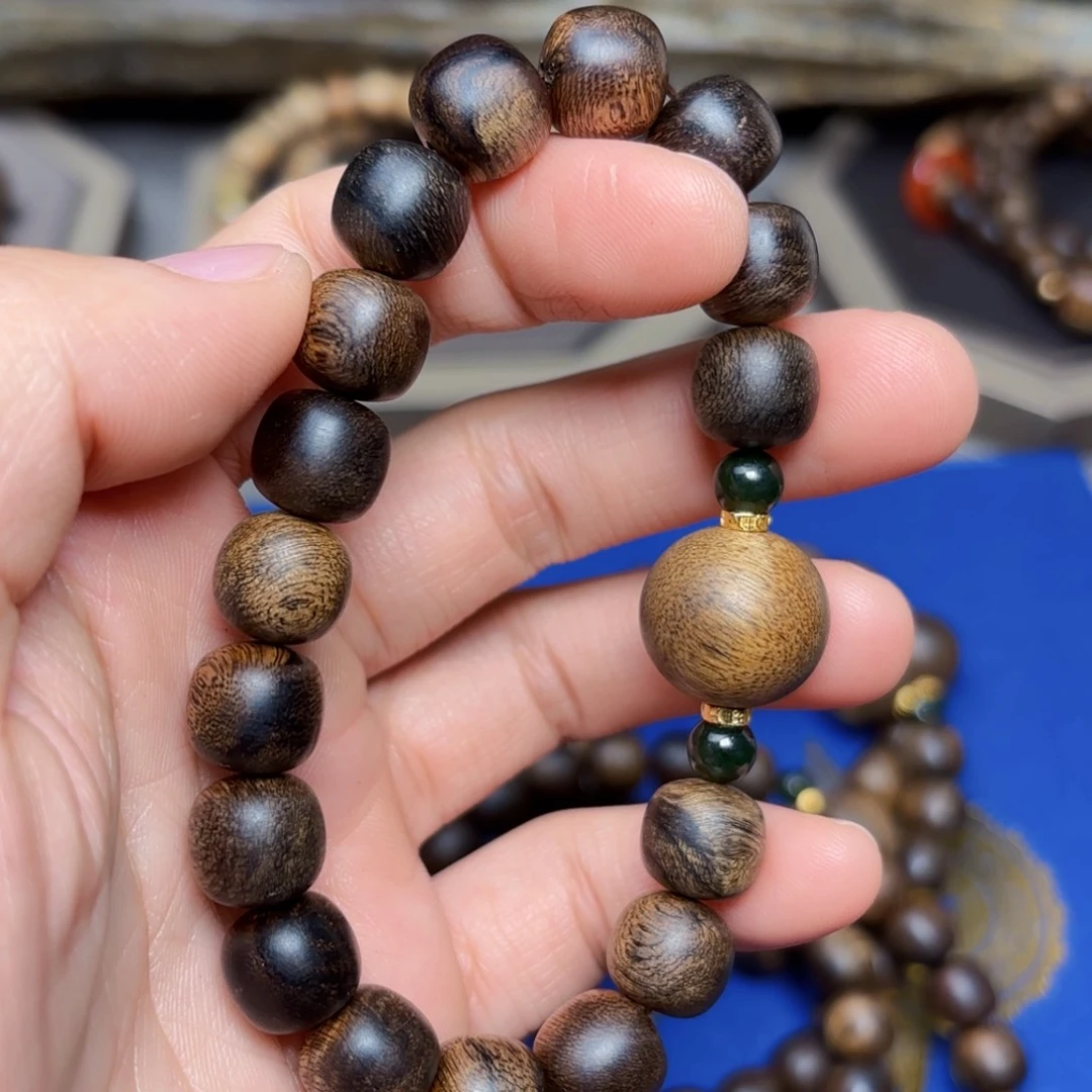 沉香手串越南芽庄白棋楠瘤疤1.0➕绿奇楠顶珠设计