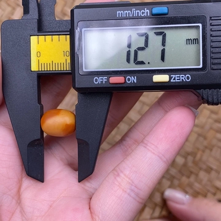 赢***光未镶嵌琥珀裸石蜜蜡T