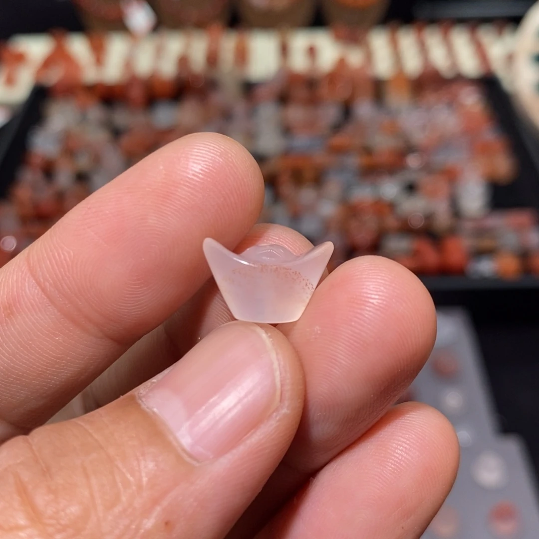 南红玛瑙冰飘未镶嵌通孔元宝