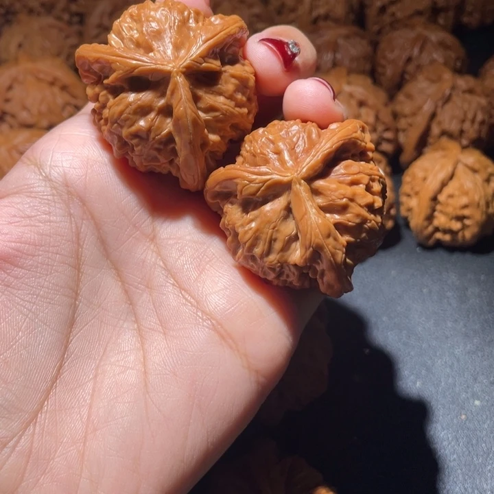 板***啡吊坠文玩核桃宫灯