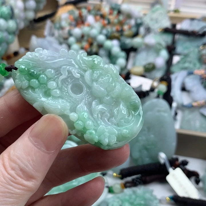 翡翠未镶嵌颈饰吊坠