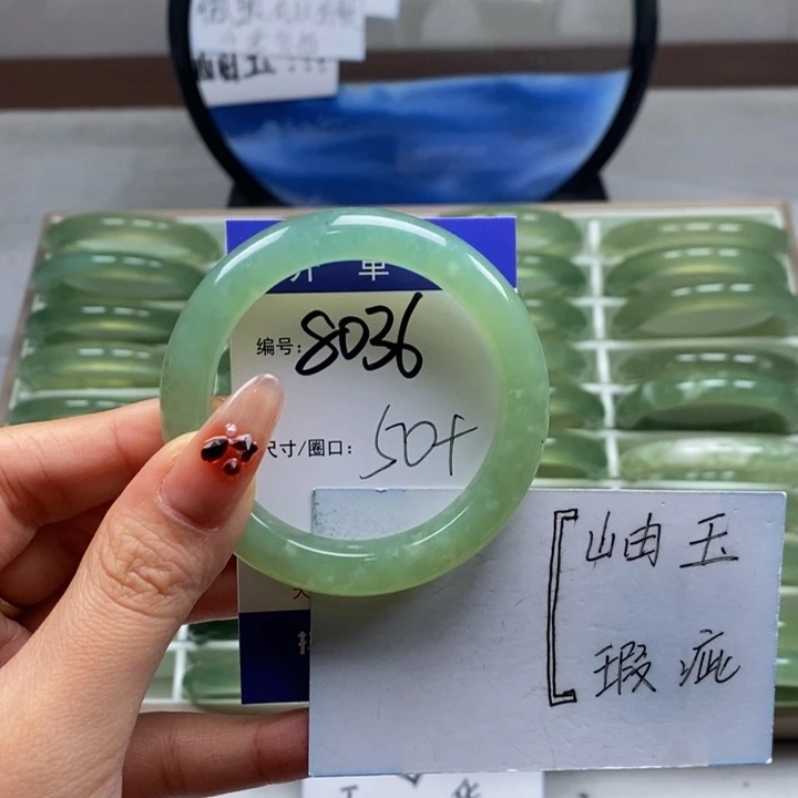 蛇纹石玉手镯未镶嵌