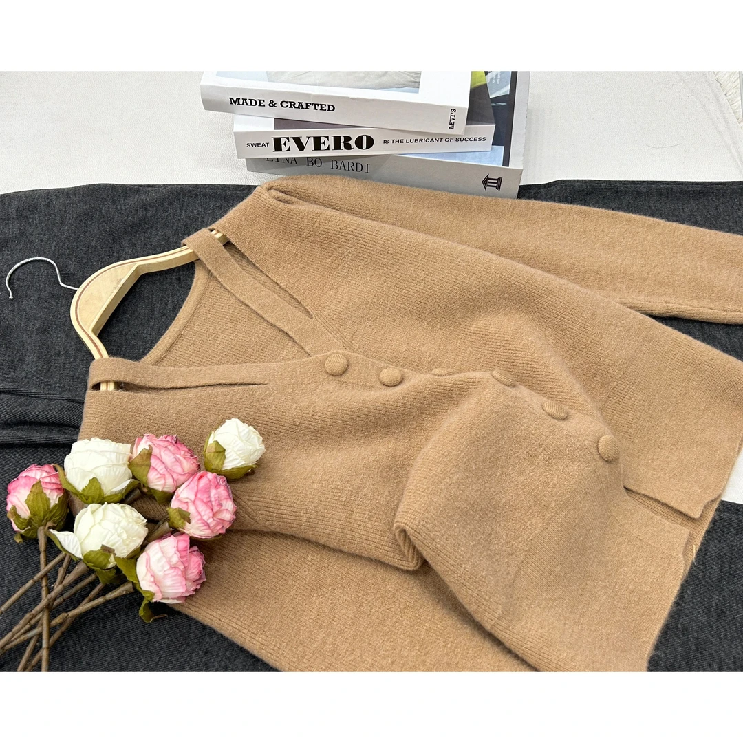 【卡其色V领开衫】早秋新款时尚气质上衣QC2254