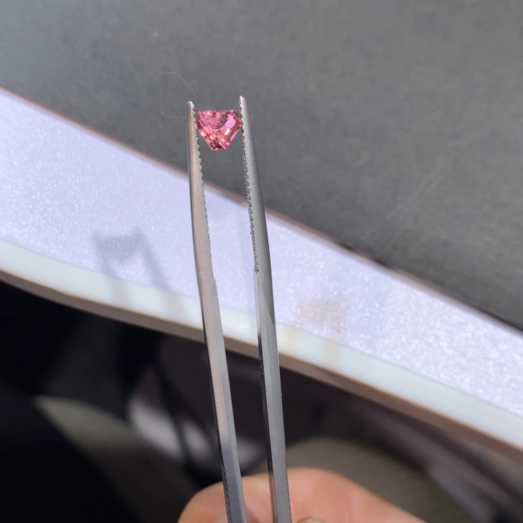 碧玺裸石未镶嵌0.53克拉