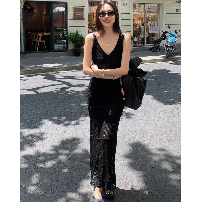 黑色气质针织吊带连衣裙女夏季修身收腰长裙无袖镂空V领背心裙