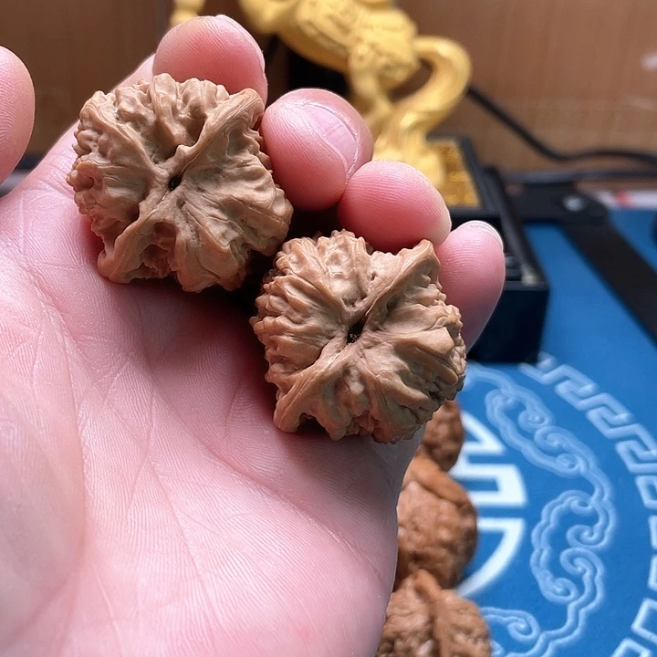 文玩核桃吊坠蚂蚁沟