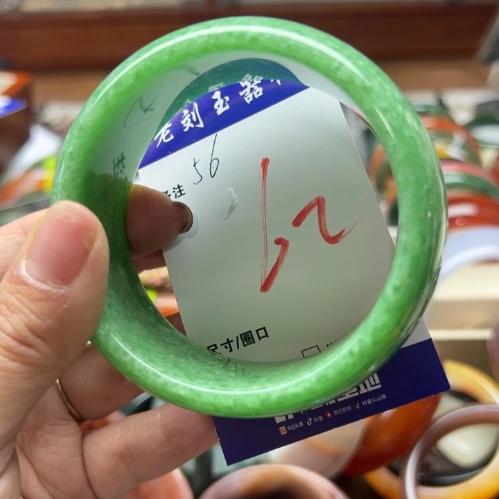 石英岩玉未镶嵌手镯