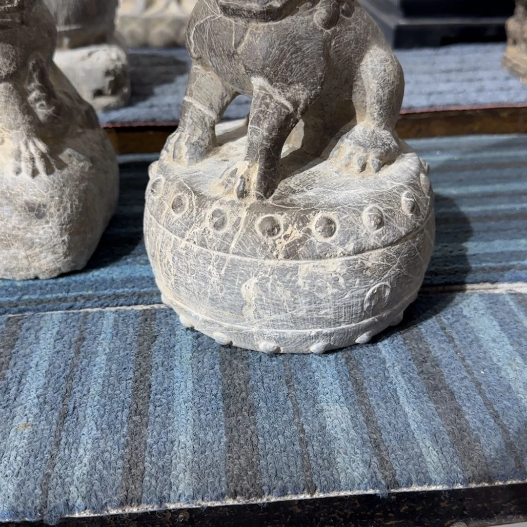 韩***产石材青石石狮，品相完整