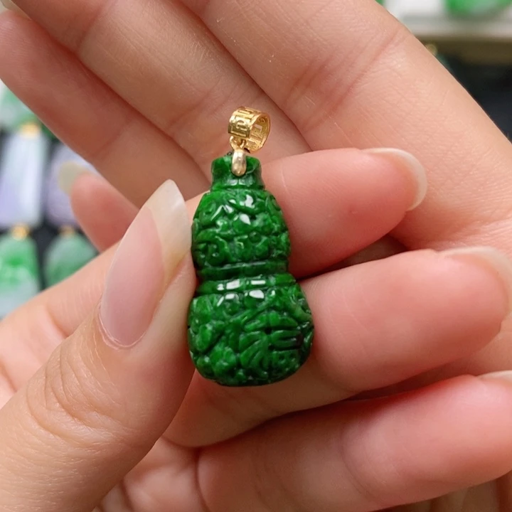 翡翠未镶嵌颈饰吊坠