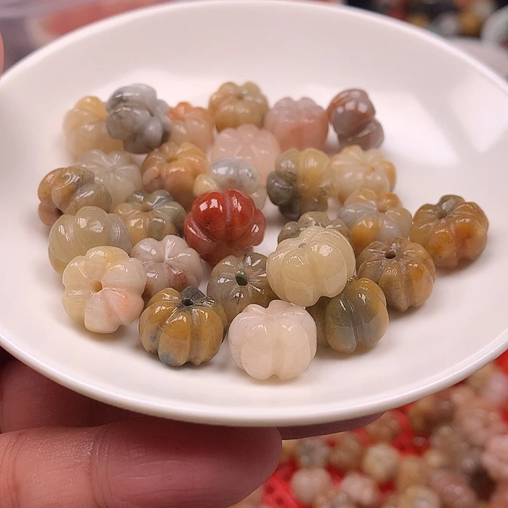 芬***郁石英质玉未镶嵌颈饰50粒