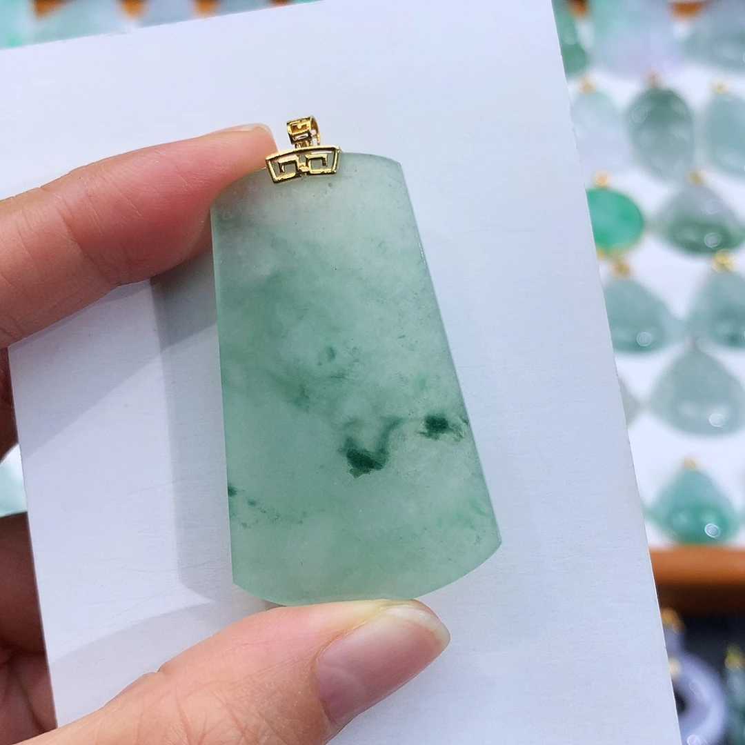 翡翠18K金镶嵌颈饰翡翠吊坠