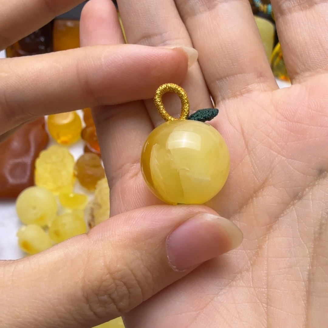 蜜蜡未镶嵌珠宝奇石