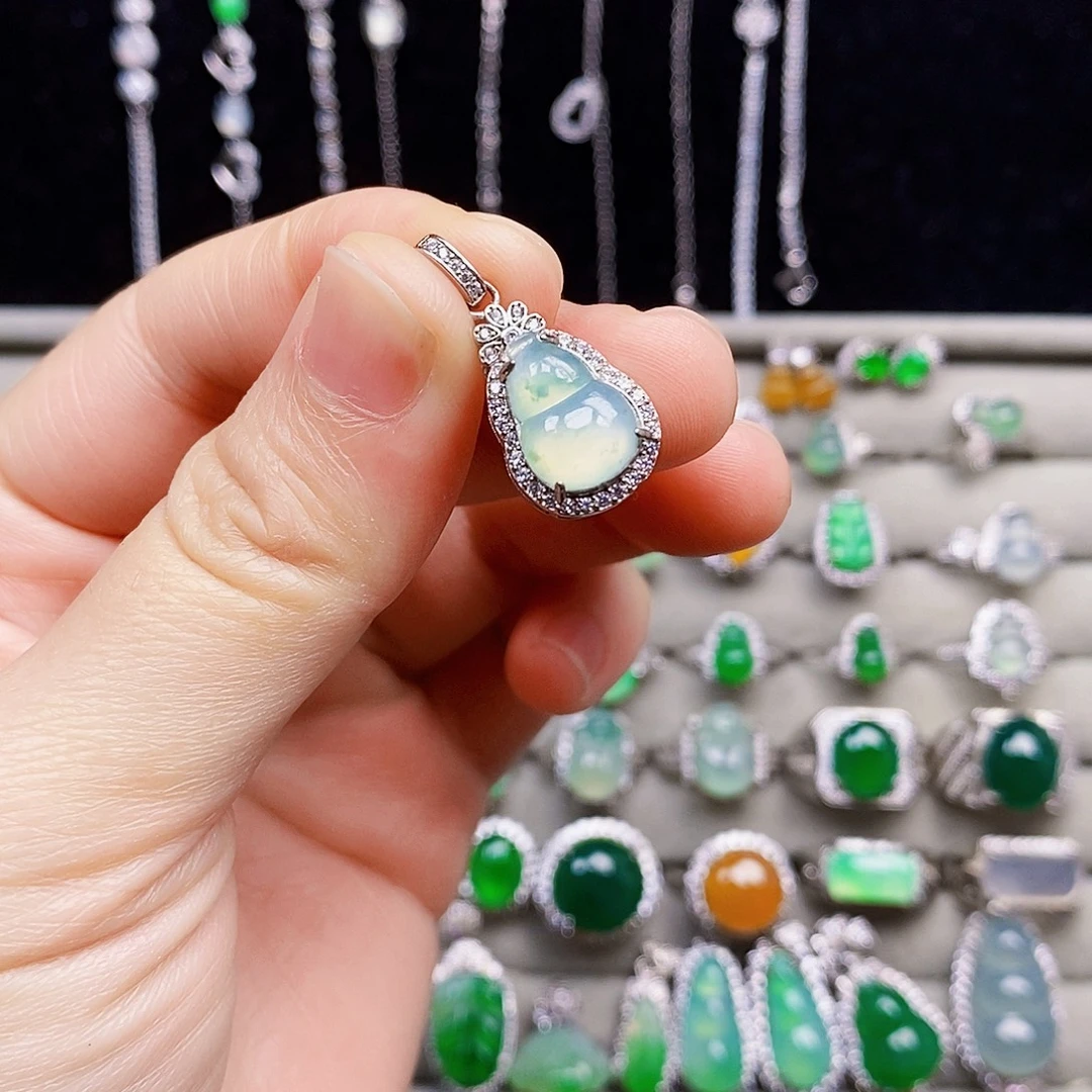 翡翠银S925镶嵌颈饰葫芦