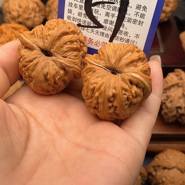 桃核吊坠№**℡元宝狮子头40