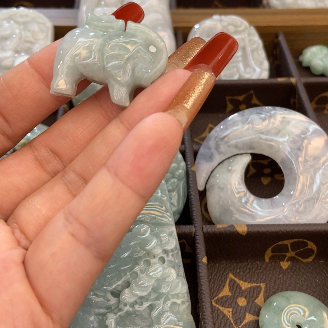 翡翠未镶嵌颈饰翡翠首饰