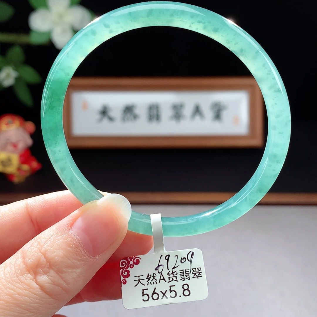 未镶嵌手镯（圆镯）翡翠
