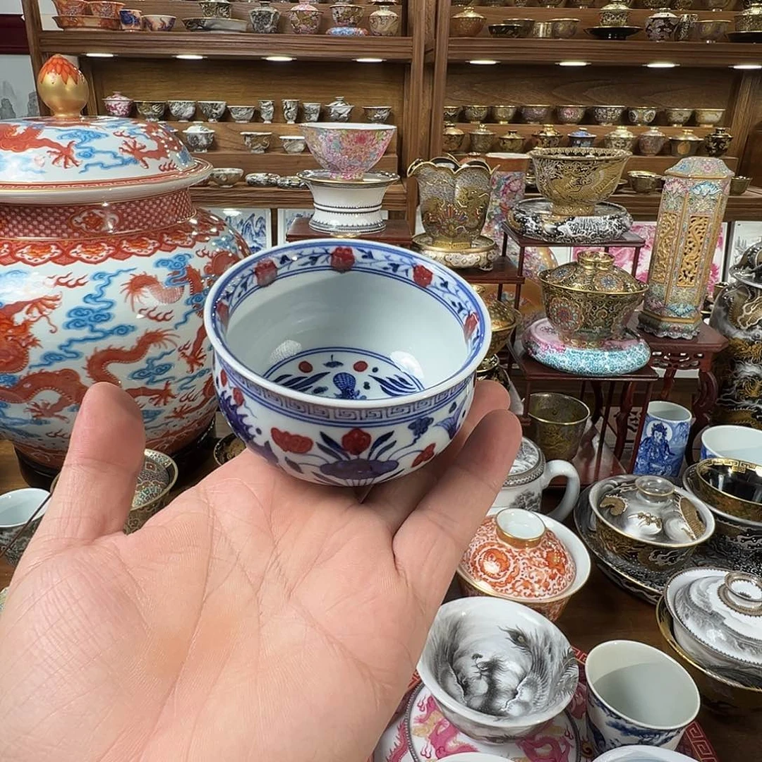 青花釉里红鱼藻主人杯