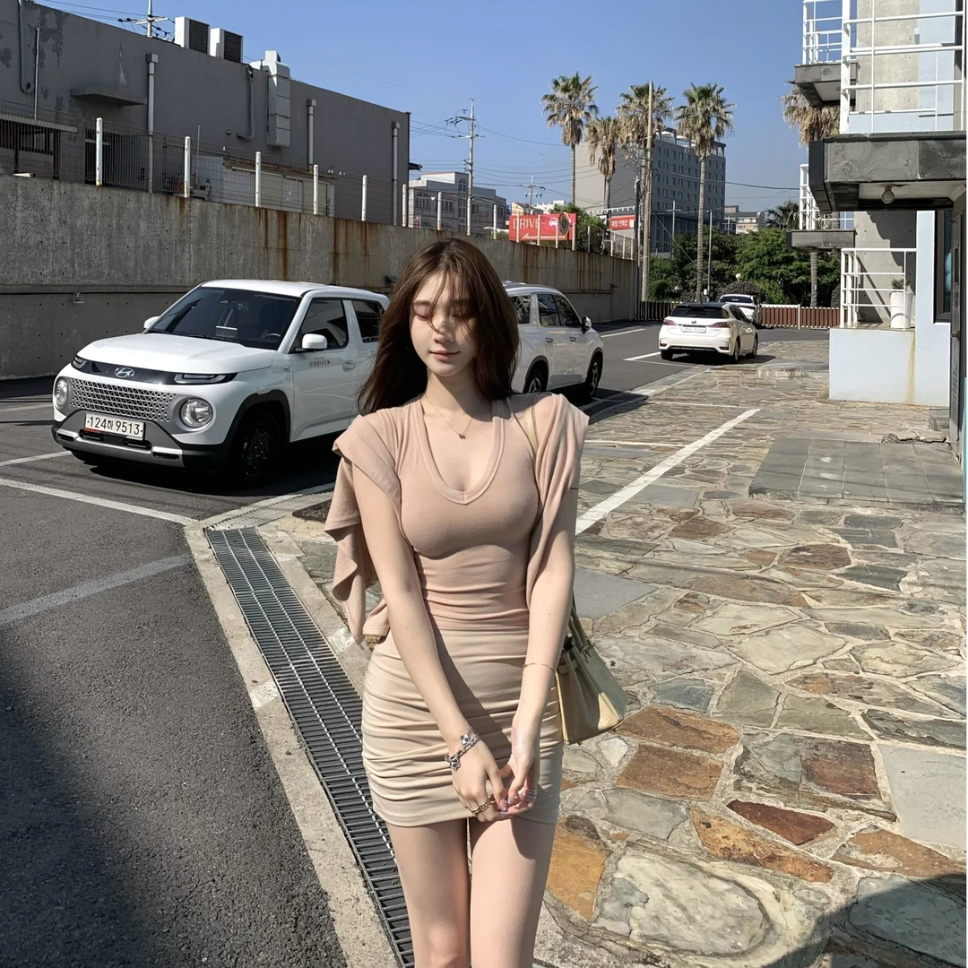 ke7en轻松拿捏韩女感 奶茶色两件套长袖开衫背心