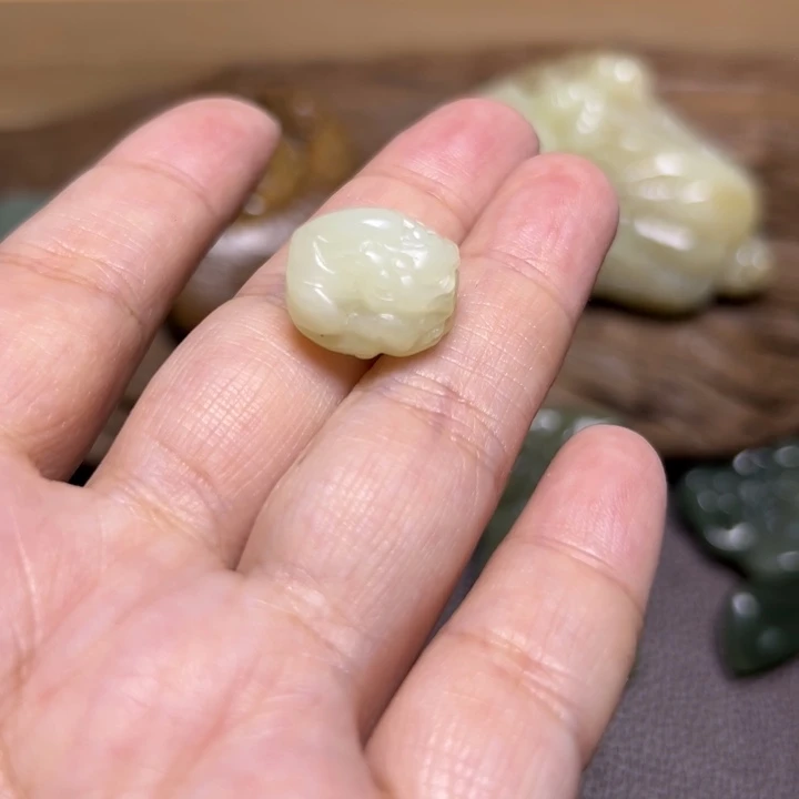 岫岩河磨玉（透闪石质玉）未镶嵌颈饰