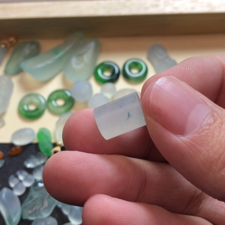 定制翡翠未镶嵌挂件