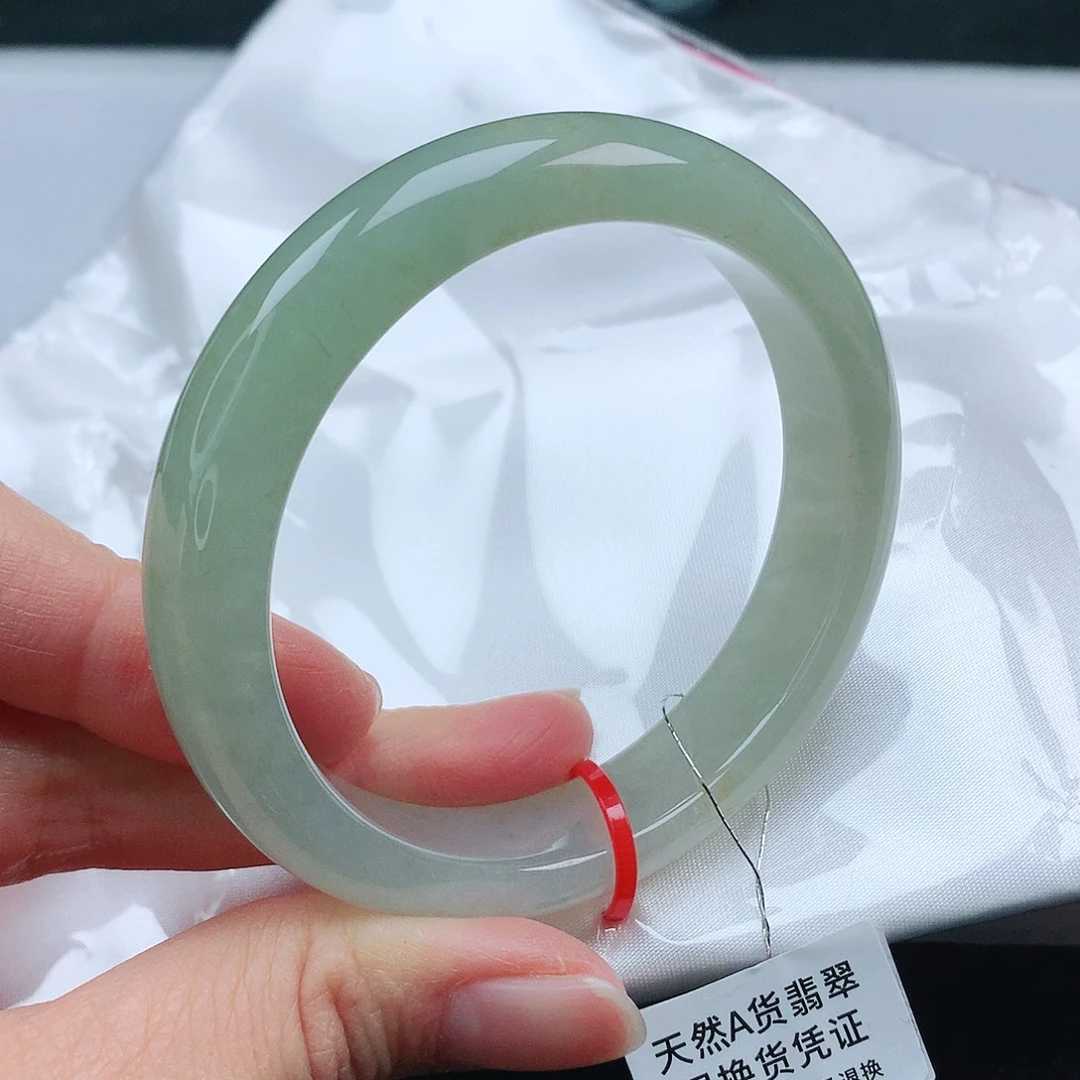 翡翠手镯未镶嵌55圈