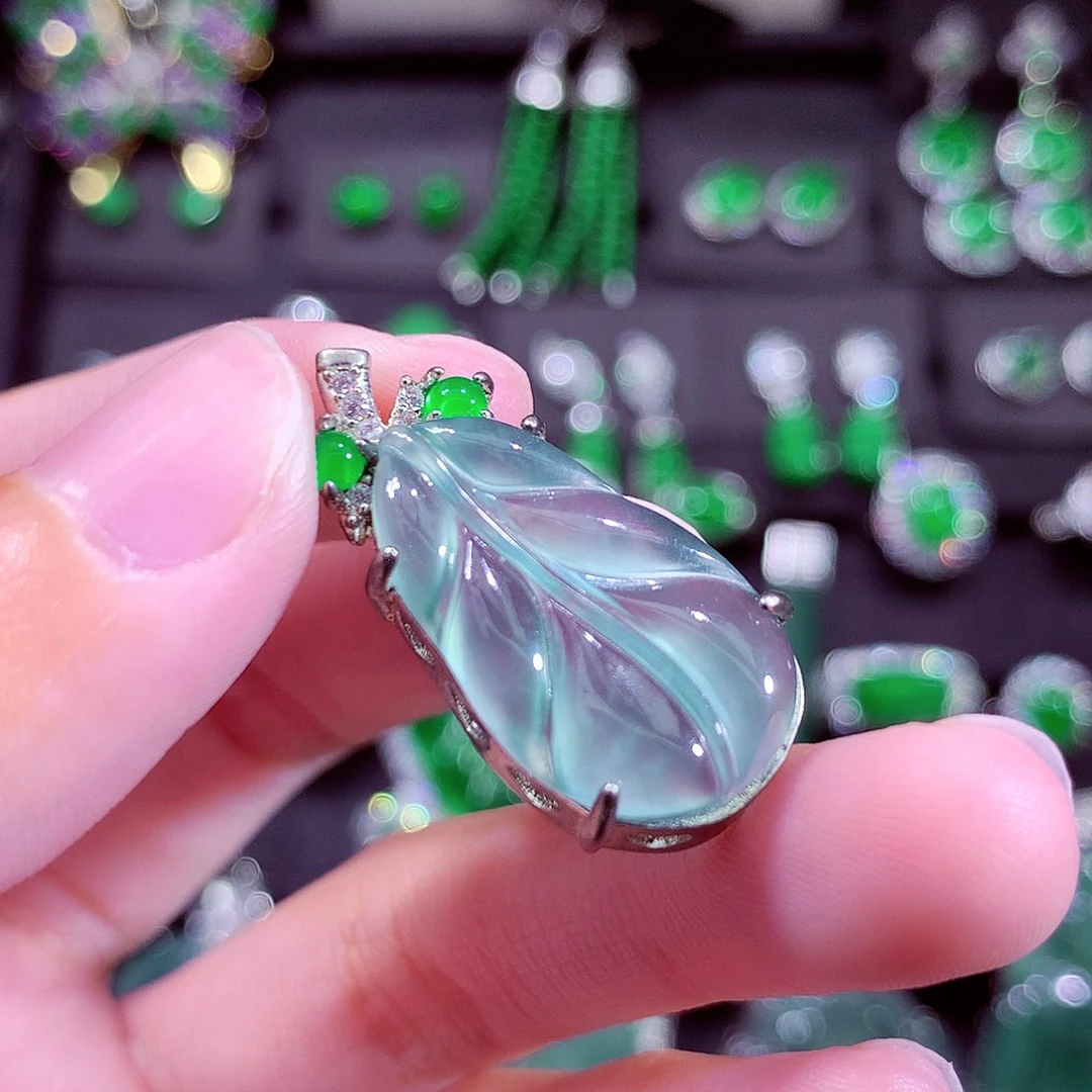 颈饰未镶嵌翡翠天然