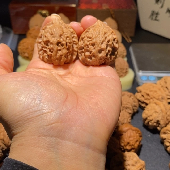 文玩核桃吊坠玲珑35