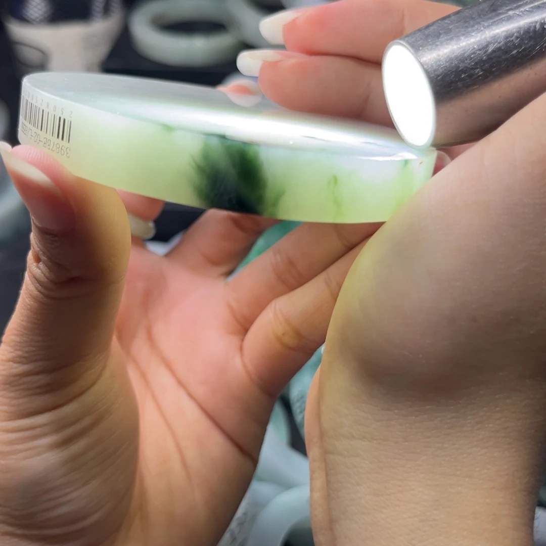 定制翡翠未镶嵌翡翠手镯