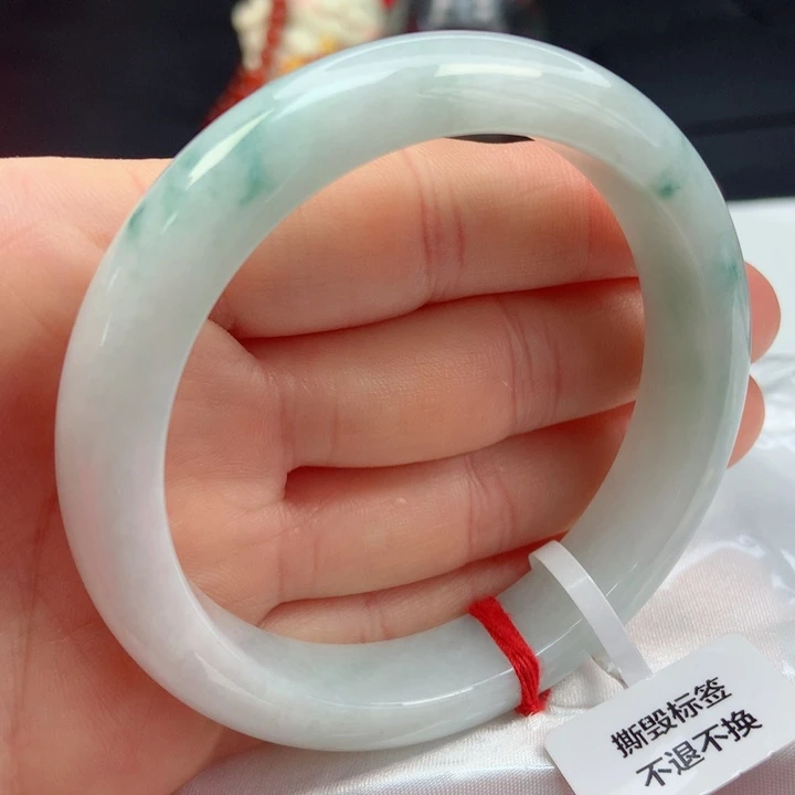 翡翠手镯未镶嵌59圈