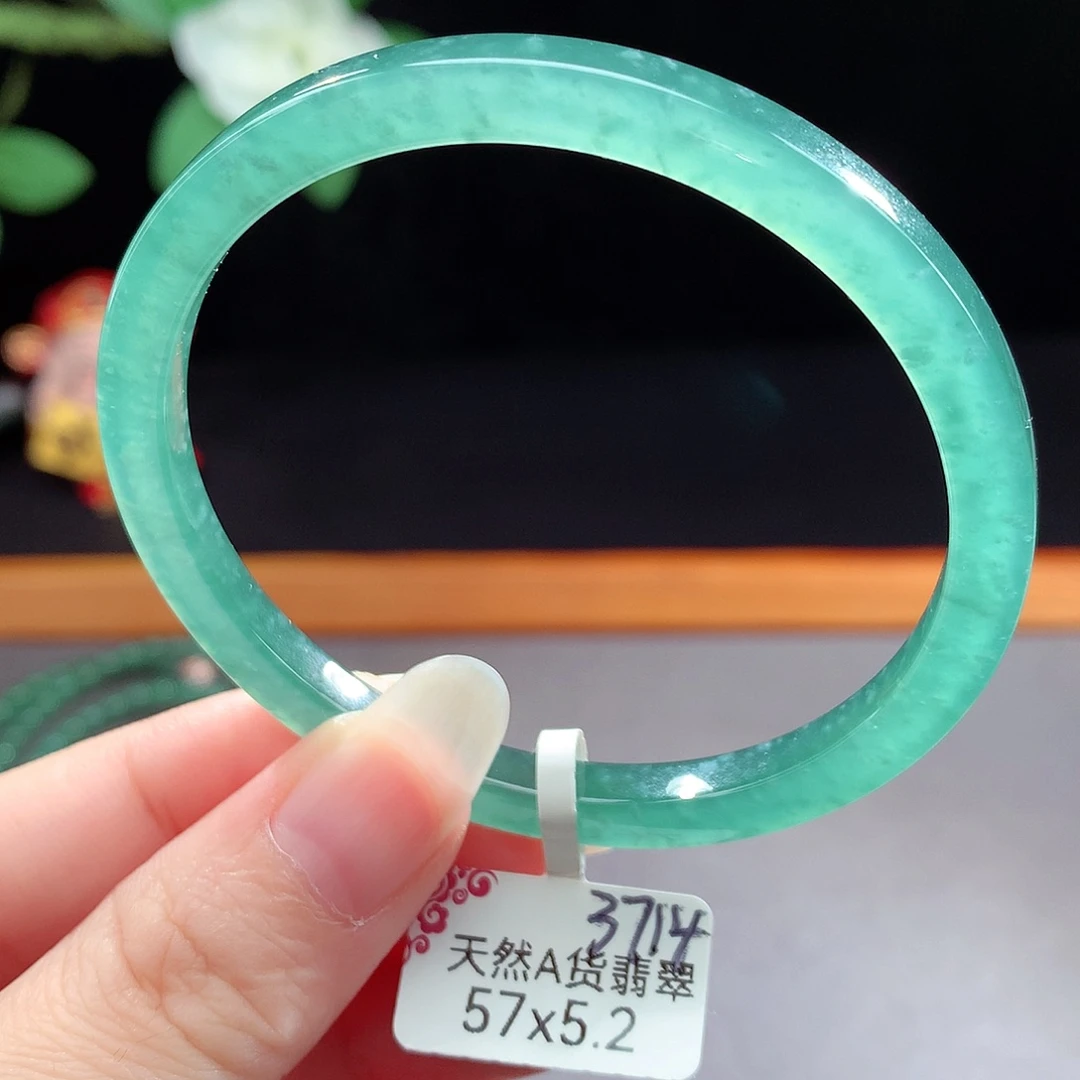 未镶嵌手镯（圆镯）翡翠
