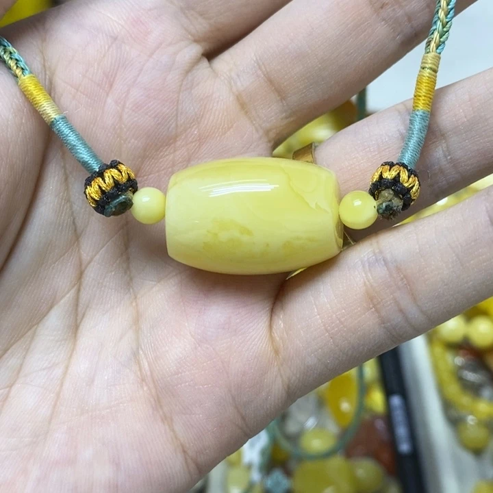 蜜蜡未镶嵌裸石吊坠