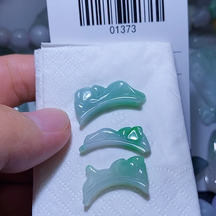 翡翠未镶嵌颈饰天光墟翡翠市场现金代购