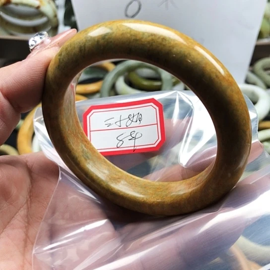 蛇纹石玉手镯未镶嵌三*姐