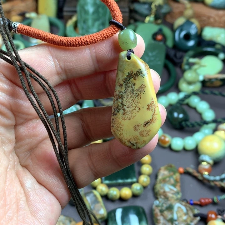 吊坠(赠链)未镶嵌岫岩河磨玉（透闪石质玉）