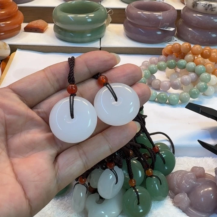 石英岩玉未镶嵌手镯