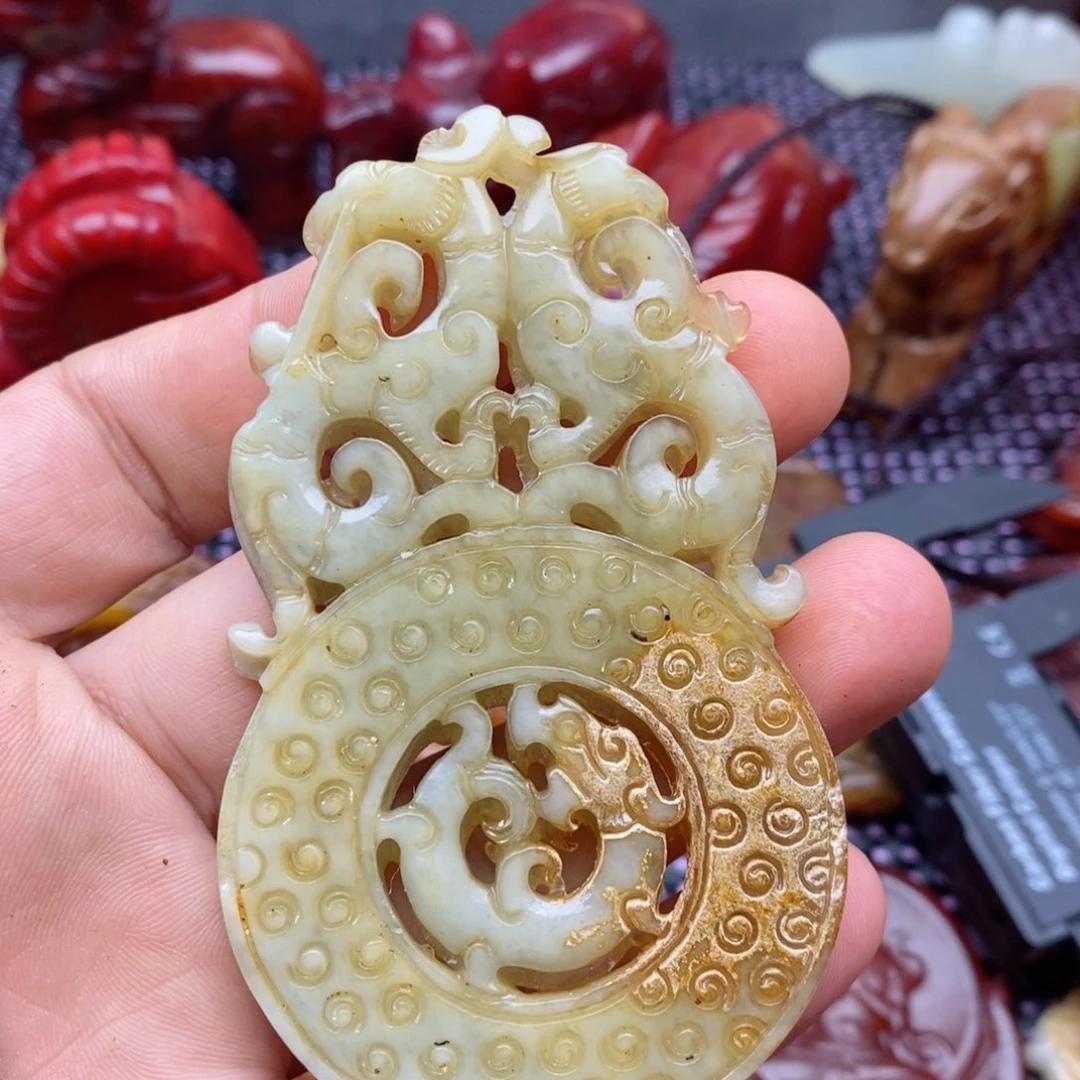 蛇纹石玉颈饰未镶嵌