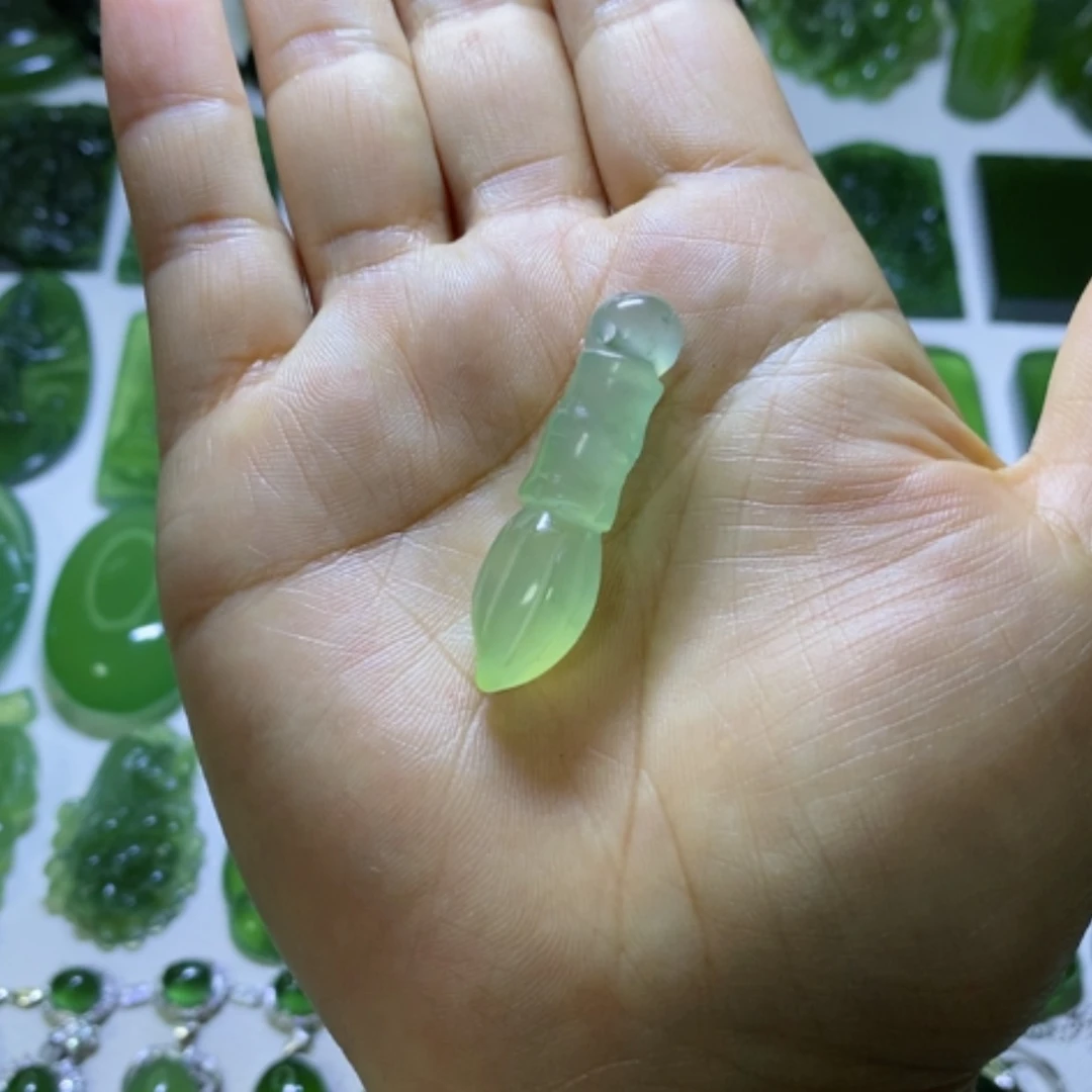 【闪购商品】蛇纹石玉颈饰未镶嵌