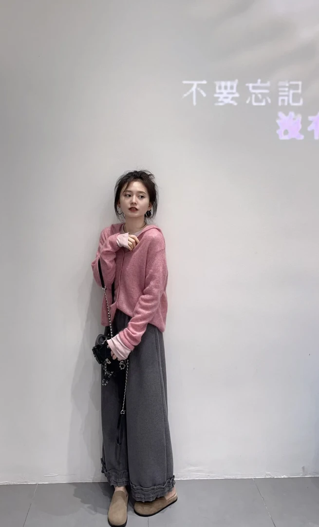 2025秋季新款韩系温柔风树莓粉连帽针织开衫女减龄软糯上衣休闲裤