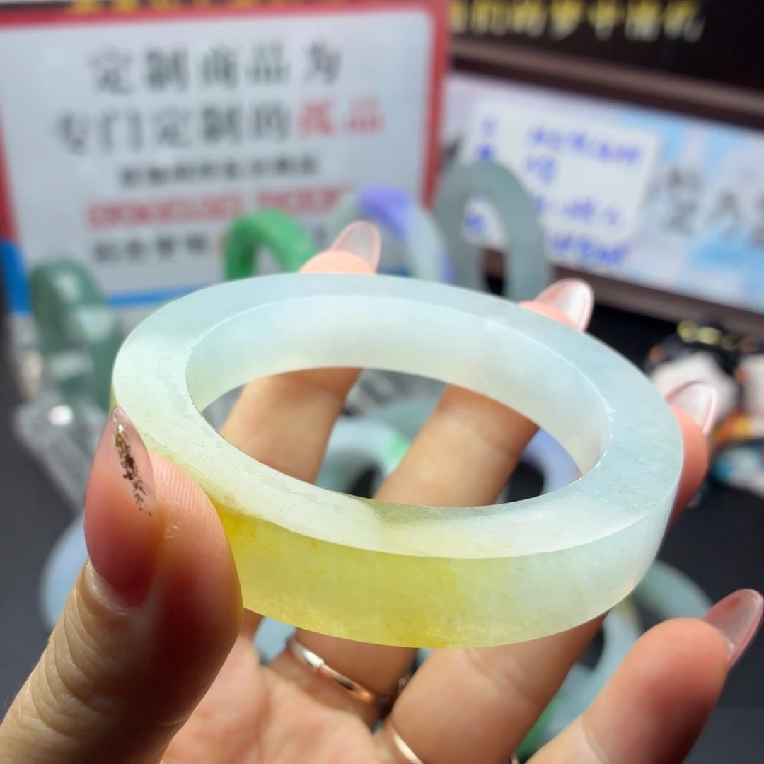 定制翡翠未镶嵌翡翠手镯