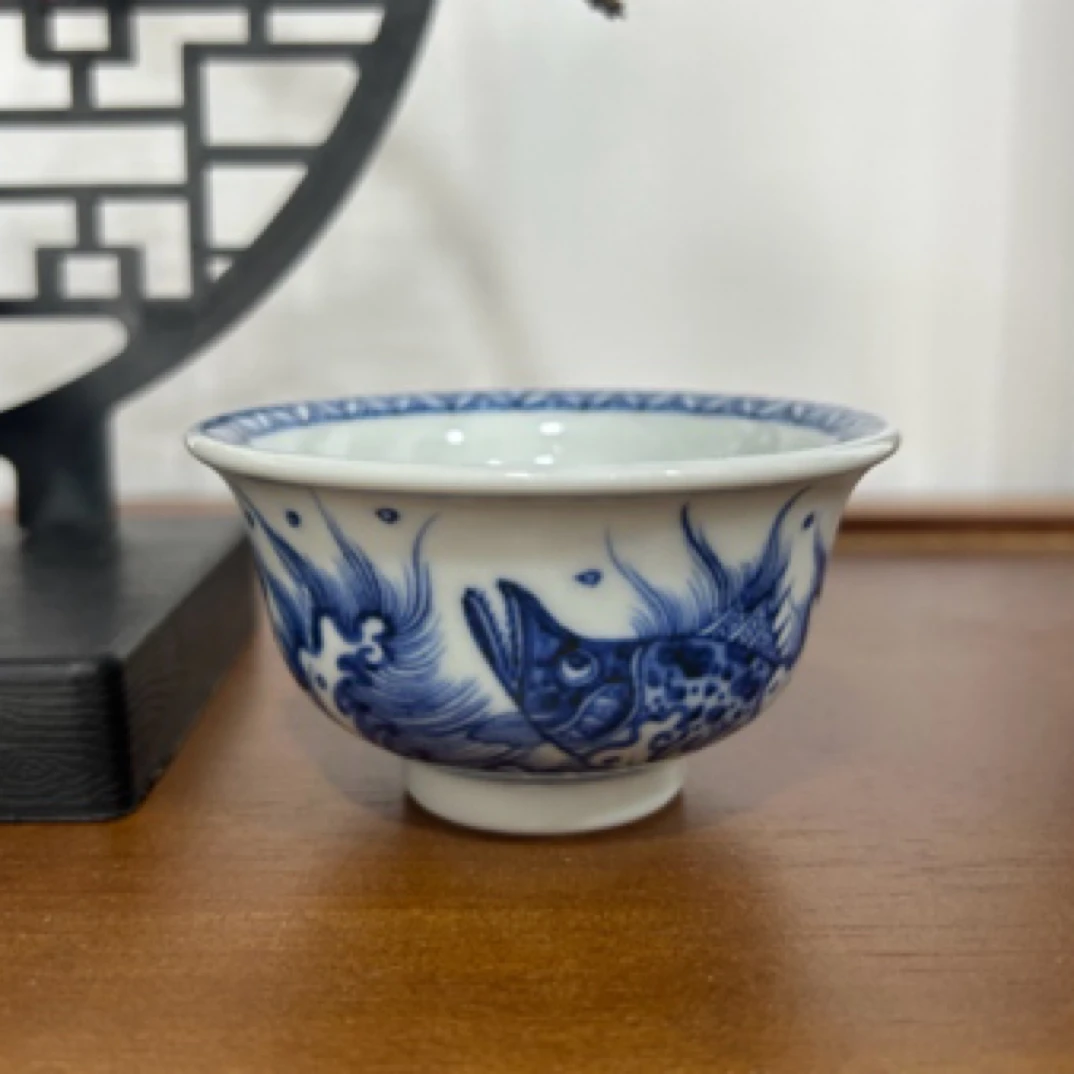 手绘青花压手主人杯